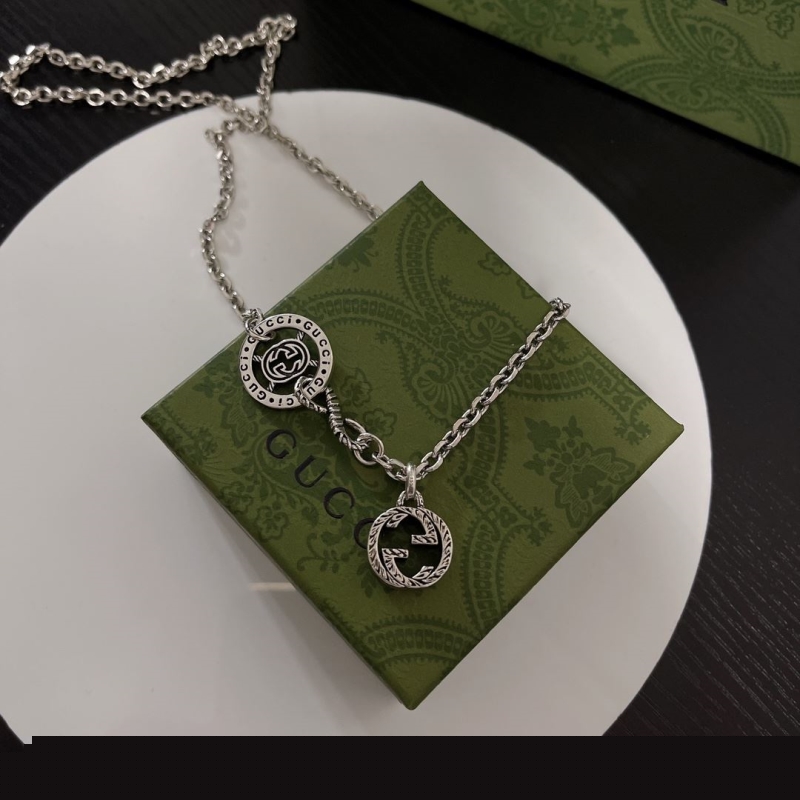 G*u*i necklaces